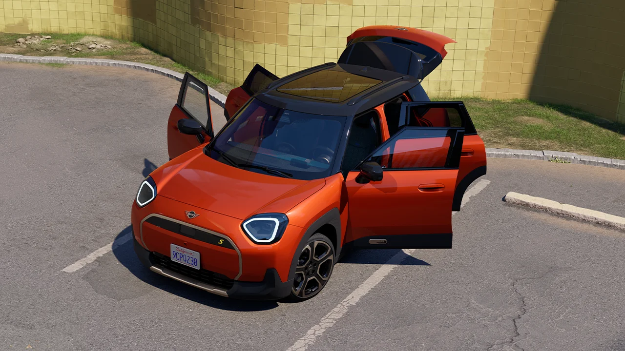 MINI Aceman Electric – Geöffnete Türen