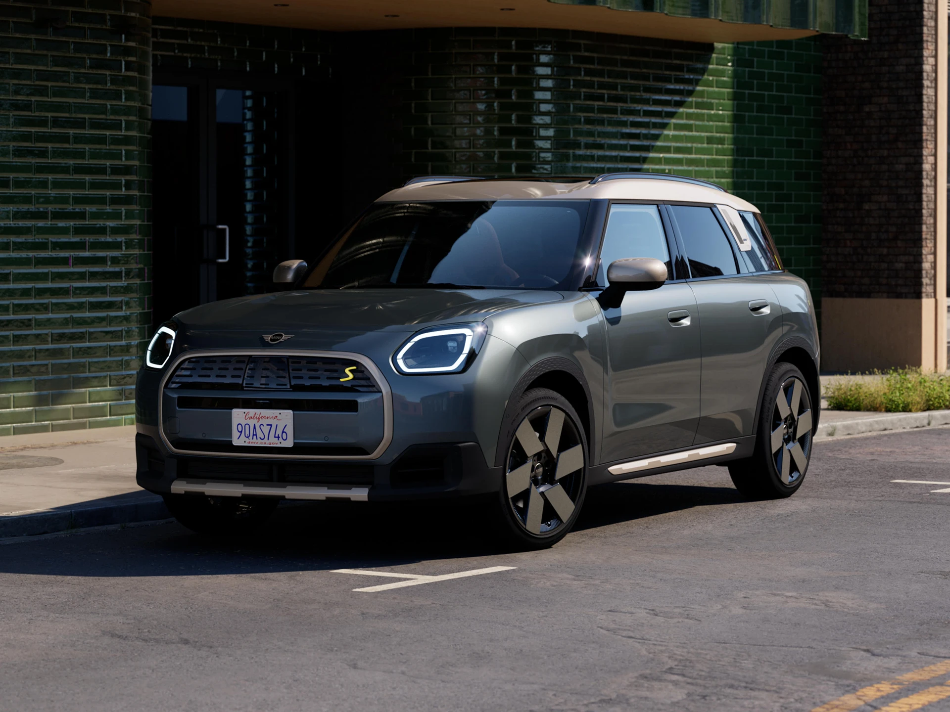 Vidéo montrant en détail l’intérieur et l’extérieur d’une MINI Countryman 100 % électrique. La caméra passe sur le tableau de bord en insistant sur les éléments du design