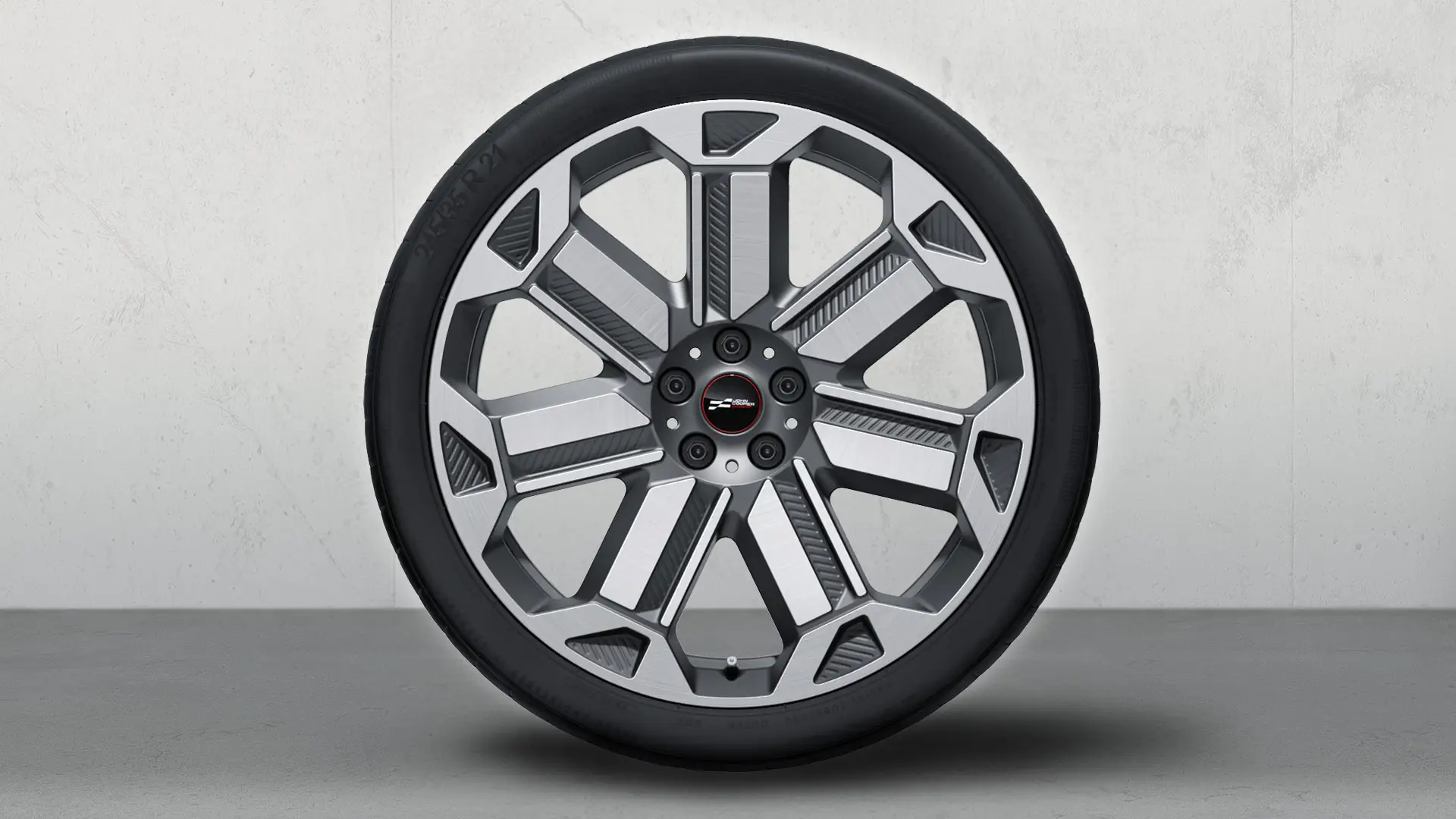 Nahaufnahme des 21"-Sommerkomplettrads JCW Light Alloy Rallye Spoke 950 in Frozen Gunmetal Grey mit Hochglanzfinish.