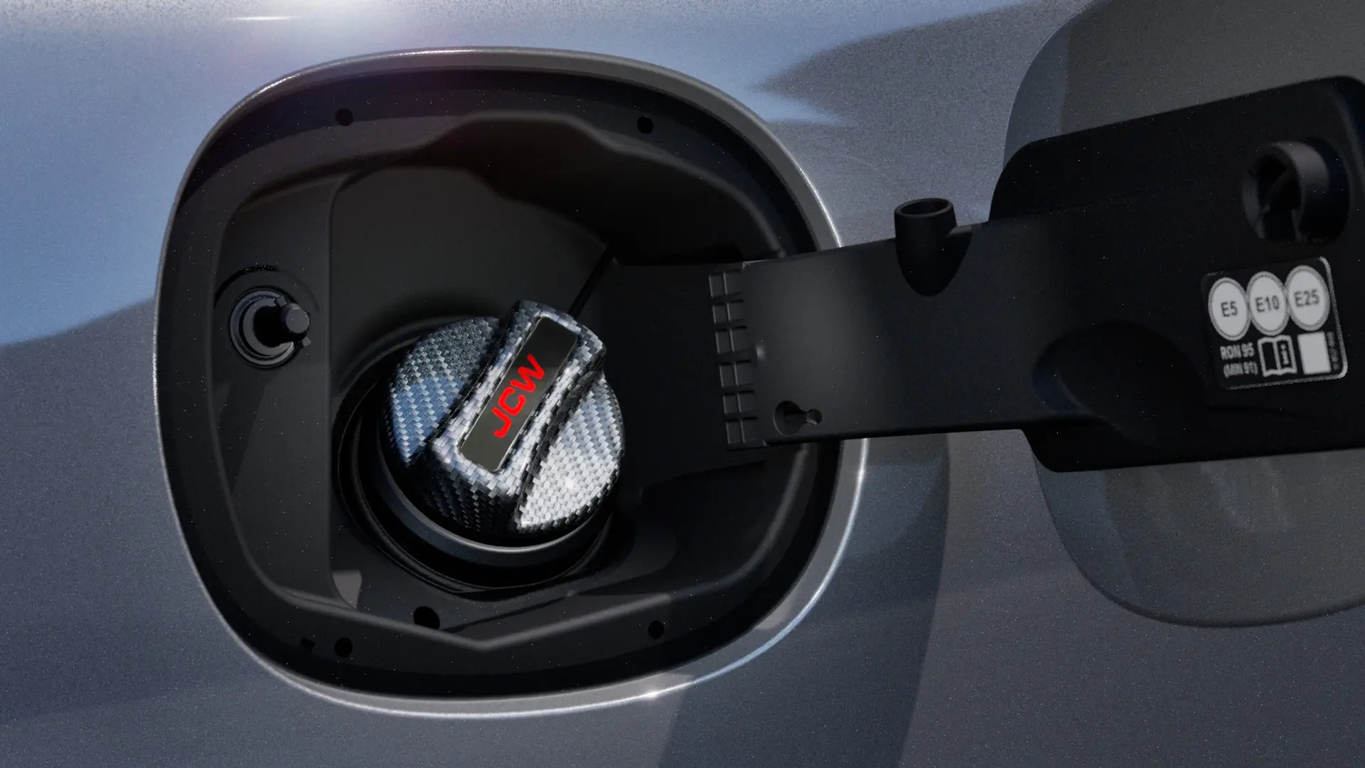 MINI John Cooper Works Tankverschlusskappe aus Carbon mit JCW Emblem.