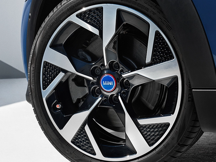 Vue détaillée des jantes de la MINI Cooper Oxford Edition.
