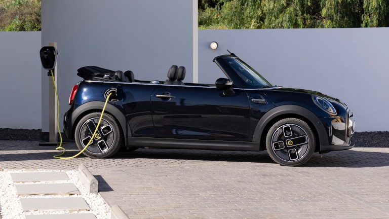  Das vollelektrische MINI Cabrio - Seitenansicht