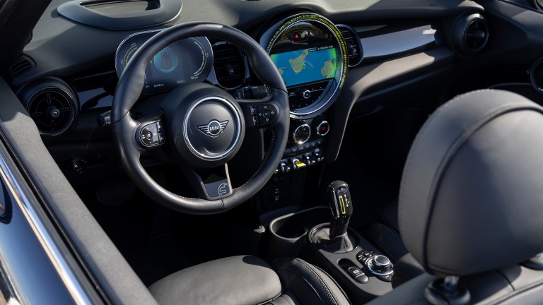  Das vollelektrische MINI Cabrio - Cockpit - Interieur