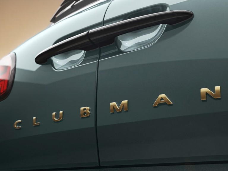 MINI Clubman Untold Edition – Sage Green – Schriftzug