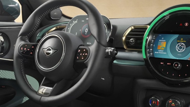 MINI Clubman Untold Edition  – MINI JCW Clubman Untold Edition – Lenkrademblem