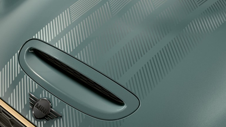 MINI Clubman Untold Edition – Haubenstreifen – grün