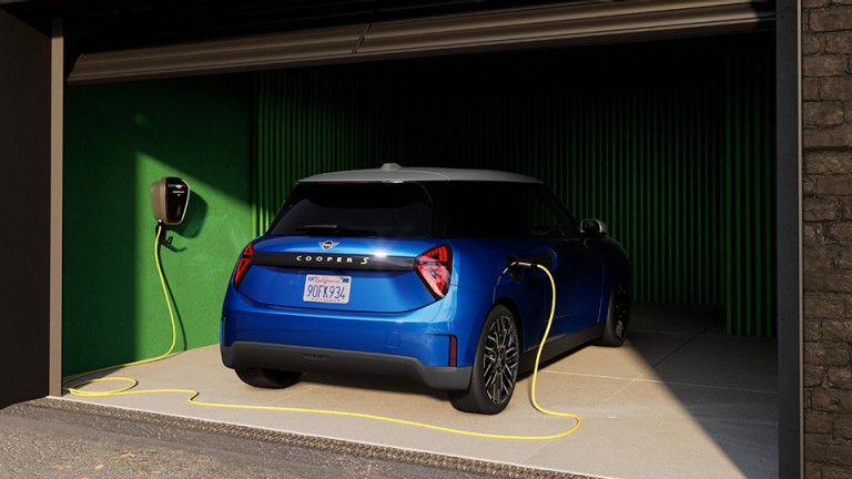 MINI Electromobility - vollelektrischer  MINI Cooper rear view