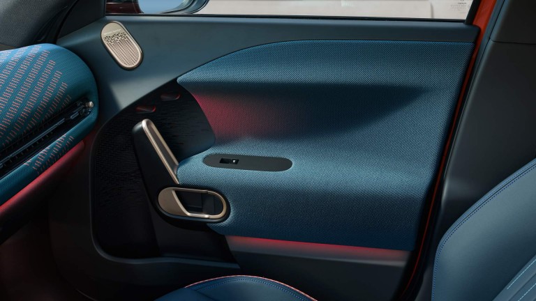 Der vollelektrische MINI Aceman – Interieur Galerie Experience Modes – Tür