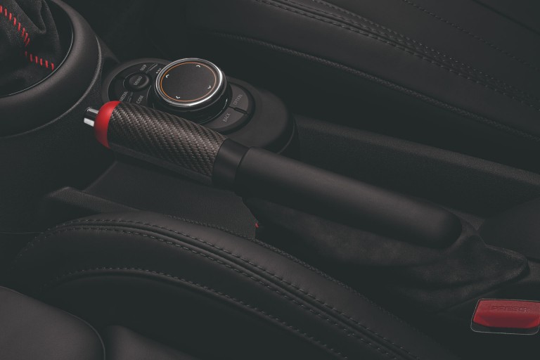 FREIN A MAIN JCW GRIP CARBON/ALCANTARA AVEC GAITER ALCANTARA. 