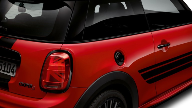 MINI Cooper S - logo de désignation - noir piano et rouge