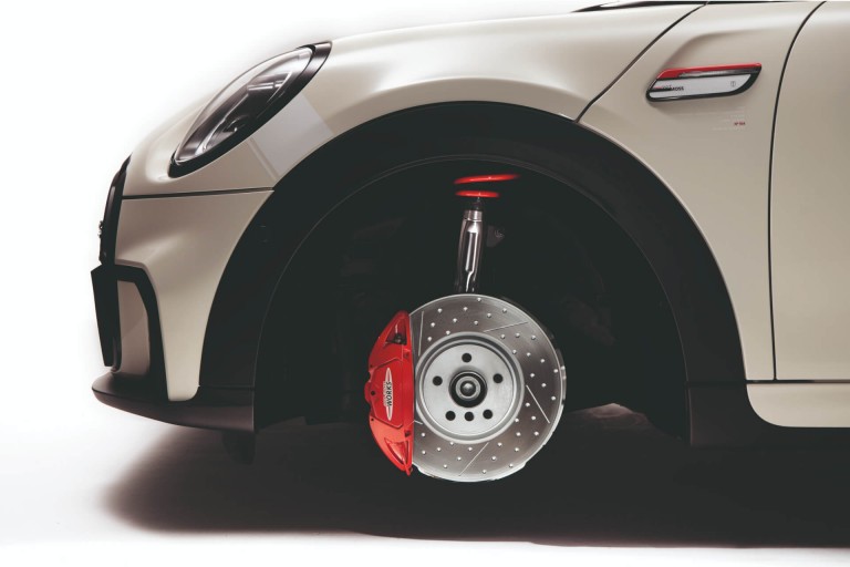 MINI - châssis sport - comme une piste de course automobile