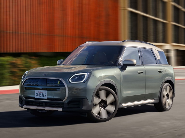 MINI Countryman Electric - une expérience de conduite - l'assistance de conduite