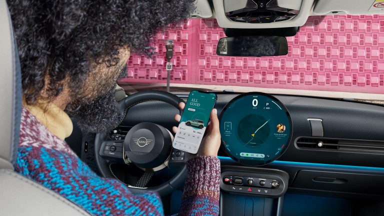 MINI Cooper 3 portes - expérience numérique - mini app